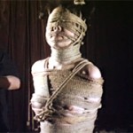 緊縛エロス05 美乳全裸ミイラ縛り・恥ずかしい血