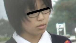 襲撃シリーズ めがねっ娘女子校生スカートめくり!!