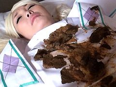 ウンチまみれのアニコス女03 シェ○ルと春○