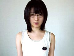 大人しい地味子に中出し24